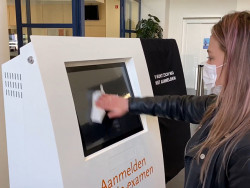 22773_fullimage_870-22701_fullimage_theoriezuil-schoonmaken